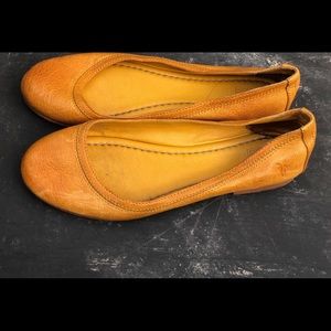 Women’s Frye flats yellow mustard color size 71/2